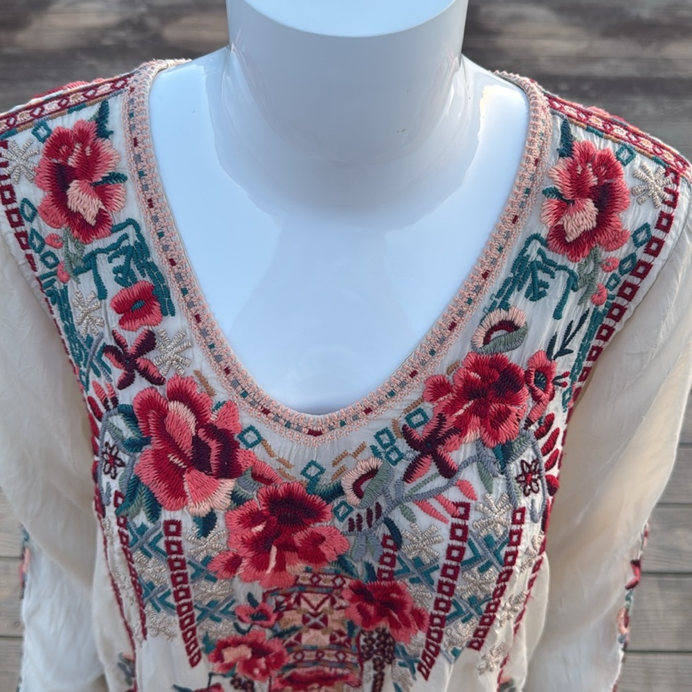 NWT~Johnny Was White and Red Asymmetrical Embellished Tunic - Picture 3 of 11